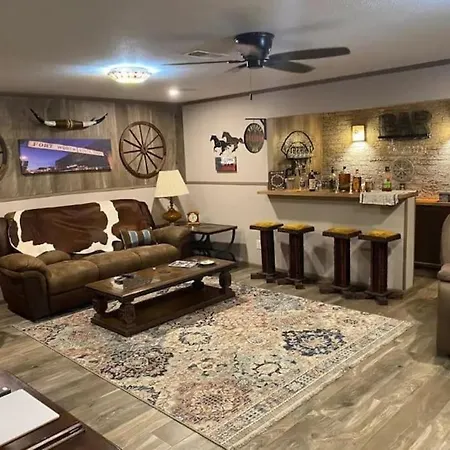 Stockyards! Walk 3 Blocks-Ranch House Sleeps 8 Villa